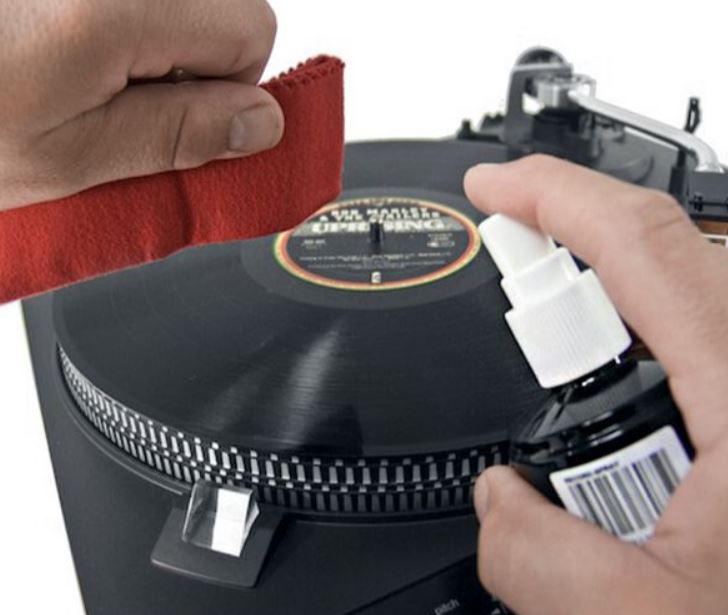 ANALOGIS STATIC CLEANER – ANTISTATISCHES FLÜSSIGKEITSSPRAY + TUCH ZUR REINIGUNG VON VINYLSCHALLPLATTEN
